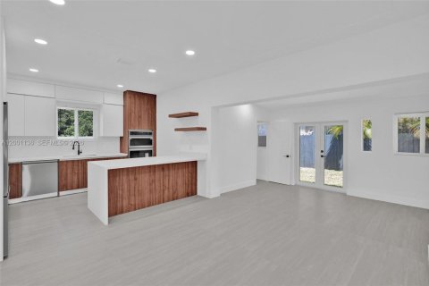 House in Miami, Florida 3 bedrooms, 157 sq.m. № 2065335 - photo 6