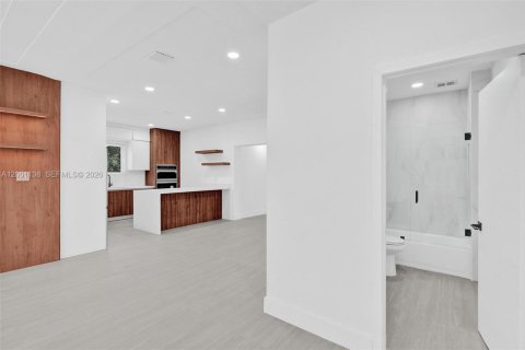 House in Miami, Florida 3 bedrooms, 157 sq.m. № 2065335 - photo 5
