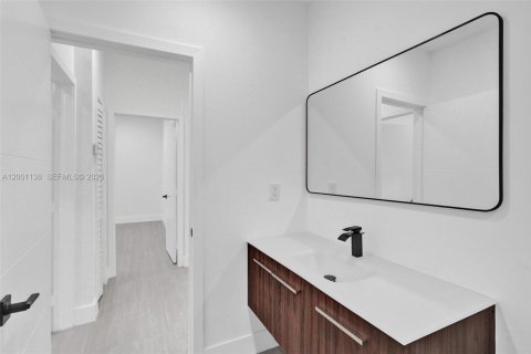 House in Miami, Florida 3 bedrooms, 157 sq.m. № 2065335 - photo 27