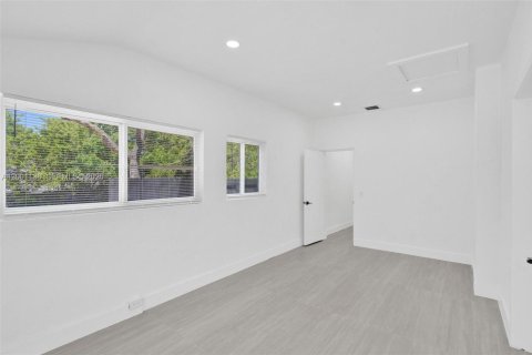 House in Miami, Florida 3 bedrooms, 157 sq.m. № 2065335 - photo 17