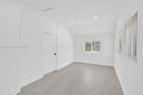 House in Miami, Florida 3 bedrooms, 157 sq.m. № 2065335 - photo 14