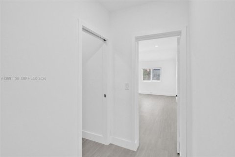 House in Miami, Florida 3 bedrooms, 157 sq.m. № 2065335 - photo 19