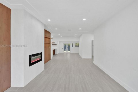 House in Miami, Florida 3 bedrooms, 157 sq.m. № 2065335 - photo 4
