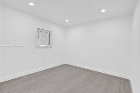 House in Miami, Florida 3 bedrooms, 157 sq.m. № 2065335 - photo 22