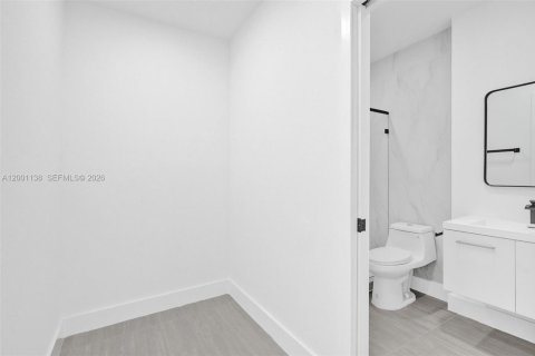 House in Miami, Florida 3 bedrooms, 157 sq.m. № 2065335 - photo 18