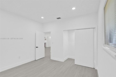 House in Miami, Florida 3 bedrooms, 157 sq.m. № 2065335 - photo 24