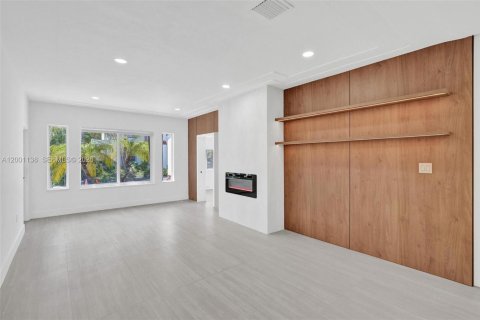 House in Miami, Florida 3 bedrooms, 157 sq.m. № 2065335 - photo 3