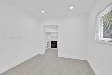 House in Miami, Florida 3 bedrooms, 157 sq.m. № 2065335 - photo 29