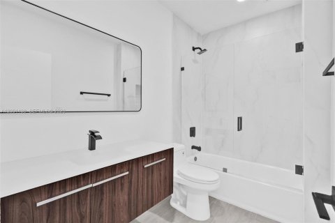 House in Miami, Florida 3 bedrooms, 157 sq.m. № 2065335 - photo 26