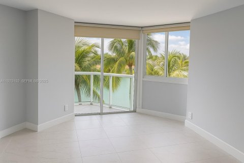 Condominio en venta en Miami Beach, Florida, 2 dormitorios, 94.76 m2 № 1982509 - foto 5