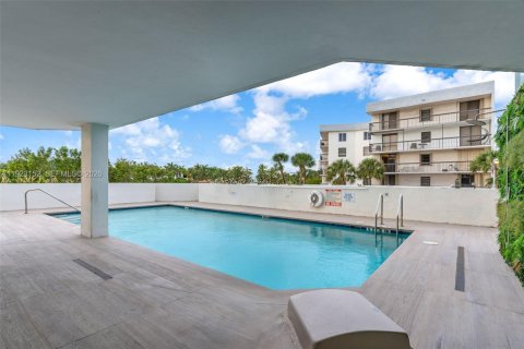Condominio en venta en Miami Beach, Florida, 2 dormitorios, 94.76 m2 № 1982509 - foto 28