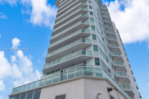 Condominio en venta en Miami Beach, Florida, 2 dormitorios, 94.76 m2 № 1982509 - foto 21