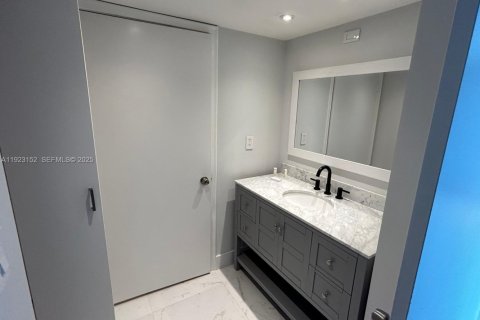 Condominio en venta en Miami Beach, Florida, 2 dormitorios, 94.76 m2 № 1982509 - foto 10