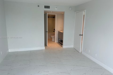 Condominio en venta en Miami Beach, Florida, 2 dormitorios, 94.76 m2 № 1982509 - foto 7