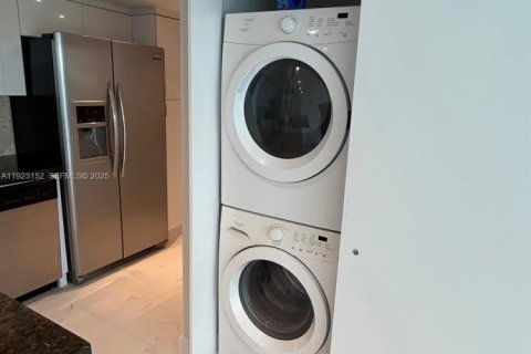 Condominio en venta en Miami Beach, Florida, 2 dormitorios, 94.76 m2 № 1982509 - foto 4