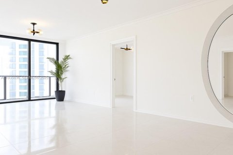 Condominio en venta en Aventura, Florida, 2 dormitorios, 97.92 m2 № 1994080 - foto 2