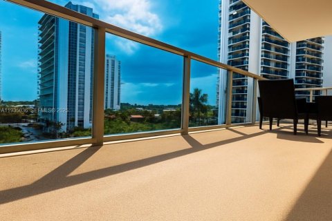 Condominio en venta en Aventura, Florida, 2 dormitorios, 97.92 m2 № 1994080 - foto 3