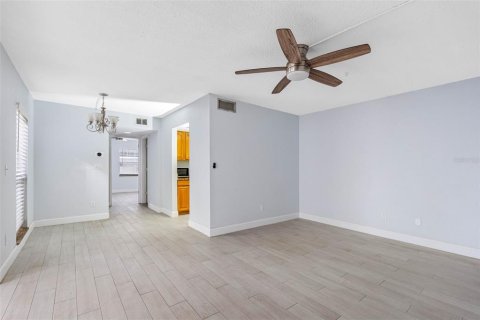 Condo in Tampa, Florida, 1 bedroom  № 1843299 - photo 6