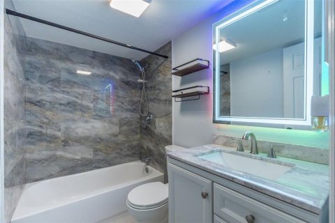 Condo in Tampa, Florida, 1 bedroom  № 1843299 - photo 22