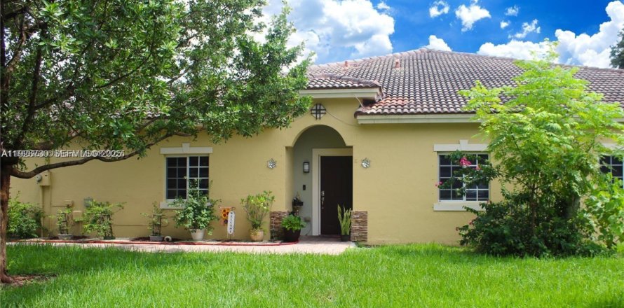 Villa ou maison à Homestead, Floride 3 chambres, 128.21 m2 № 1986604