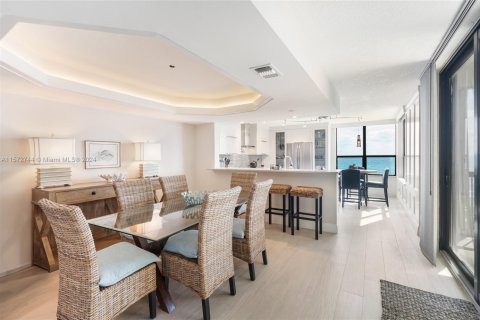 Condo in Tequesta, Florida, 2 bedrooms  № 1132428 - photo 8