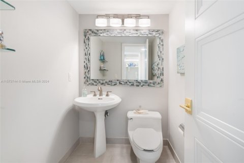 Condo in Tequesta, Florida, 2 bedrooms  № 1132428 - photo 23