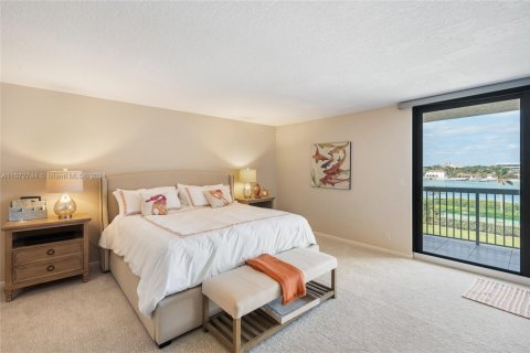 Condo in Tequesta, Florida, 2 bedrooms  № 1132428 - photo 25