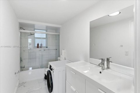 Condo in Palmetto Bay, Florida, 1 bedroom  № 2052864 - photo 9