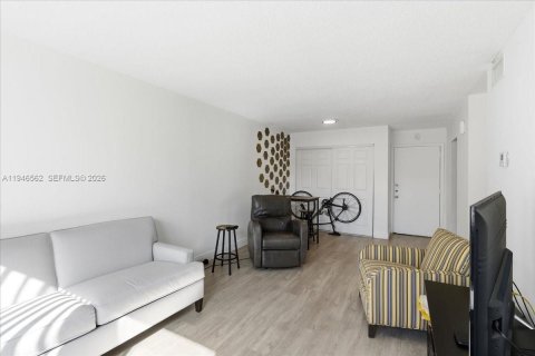 Condo in Palmetto Bay, Florida, 1 bedroom  № 2052864 - photo 4