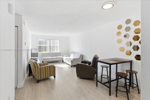 Condo in Palmetto Bay, Florida, 1 bedroom  № 2052864