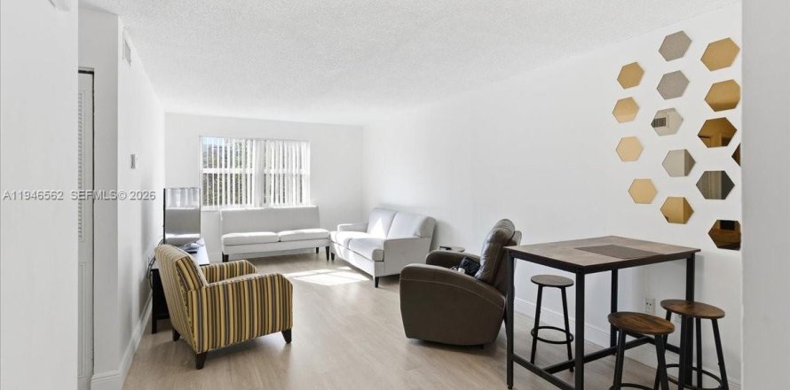 Condo in Palmetto Bay, Florida, 1 bedroom  № 2052864