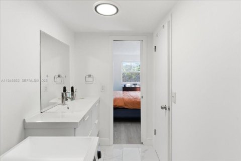 Condo in Palmetto Bay, Florida, 1 bedroom  № 2052864 - photo 10