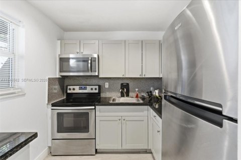 Condo in Palmetto Bay, Florida, 1 bedroom  № 2052864 - photo 6