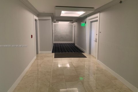 Copropriété à vendre à Surfside, Floride: 1 chambre, 111.48 m2 № 2036093 - photo 8