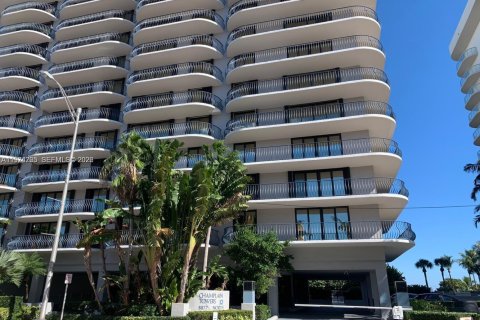 Copropriété à vendre à Surfside, Floride: 1 chambre, 111.48 m2 № 2036093 - photo 2