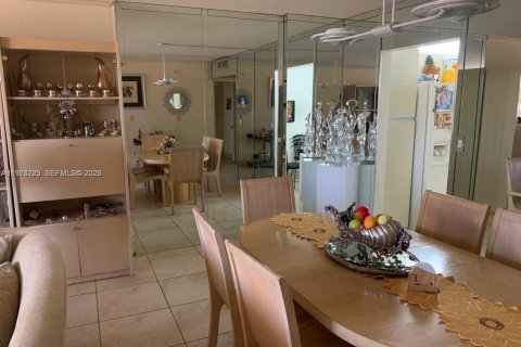 Copropriété à vendre à Surfside, Floride: 1 chambre, 111.48 m2 № 2036093 - photo 18