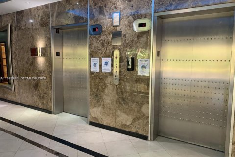 Copropriété à vendre à Surfside, Floride: 1 chambre, 111.48 m2 № 2036093 - photo 7