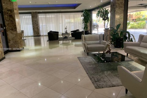 Copropriété à vendre à Surfside, Floride: 1 chambre, 111.48 m2 № 2036093 - photo 4