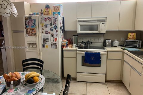 Copropriété à vendre à Surfside, Floride: 1 chambre, 111.48 m2 № 2036093 - photo 20