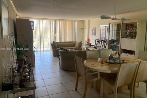 Copropriété à vendre à Surfside, Floride: 1 chambre, 111.48 m2 № 2036093 - photo 9