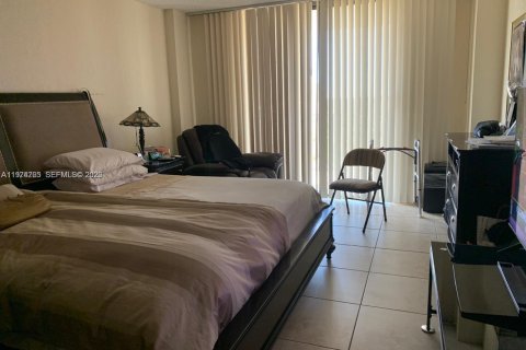 Copropriété à vendre à Surfside, Floride: 1 chambre, 111.48 m2 № 2036093 - photo 27