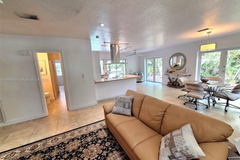 Снять в аренду виллу или дом в Окленд-Парк, Флорида 4 спальни, 167.22м2, № 1950984 - фото 3