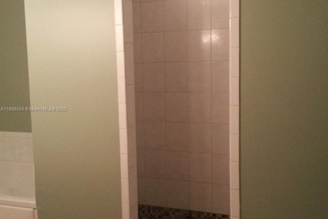 Снять в аренду виллу или дом в Окленд-Парк, Флорида 4 спальни, 167.22м2, № 1950984 - фото 28