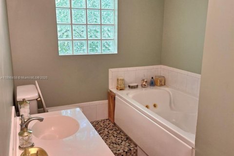 Снять в аренду виллу или дом в Окленд-Парк, Флорида 4 спальни, 167.22м2, № 1950984 - фото 25