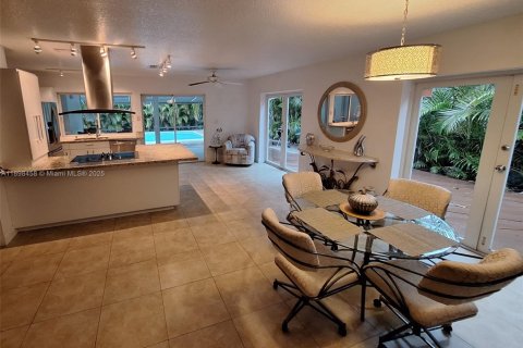 Снять в аренду виллу или дом в Окленд-Парк, Флорида 4 спальни, 167.22м2, № 1950984 - фото 2