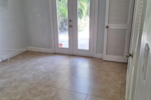 Снять в аренду виллу или дом в Окленд-Парк, Флорида 4 спальни, 167.22м2, № 1950984 - фото 29