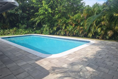 Снять в аренду виллу или дом в Окленд-Парк, Флорида 4 спальни, 167.22м2, № 1950984 - фото 19
