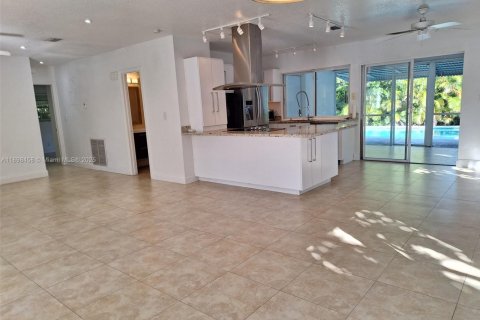 Снять в аренду виллу или дом в Окленд-Парк, Флорида 4 спальни, 167.22м2, № 1950984 - фото 7