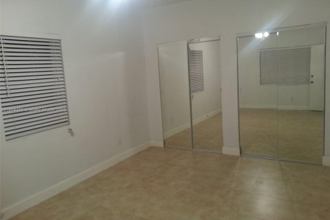 Снять в аренду виллу или дом в Окленд-Парк, Флорида 4 спальни, 167.22м2, № 1950984 - фото 22