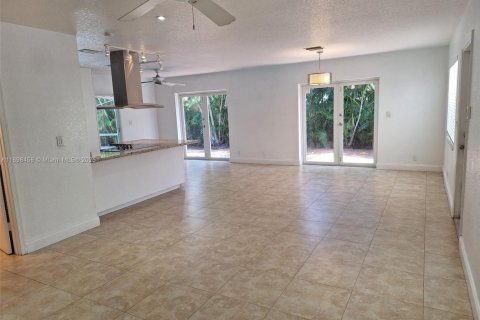 Снять в аренду виллу или дом в Окленд-Парк, Флорида 4 спальни, 167.22м2, № 1950984 - фото 15